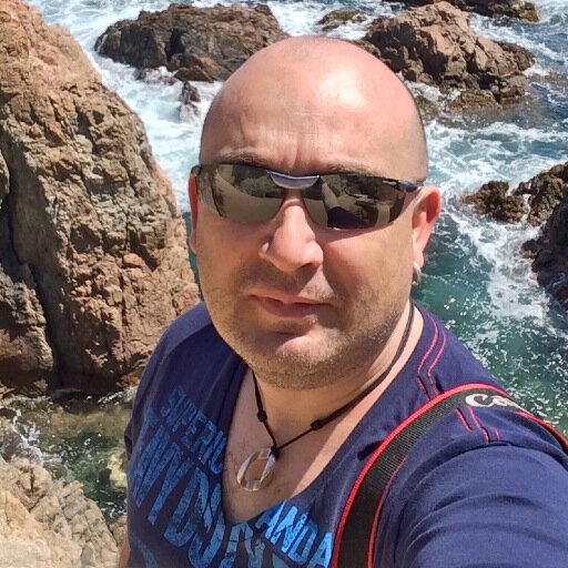 Vida, efimera y fugaz
Muerte, oscura y fria
guardad esta cancion hasta el fin de los dias
llevadsela al sol que conozca estos versos