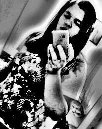 Prα mαmãe α   mocinhα ; prα vovó α inocente ; pαrα os αmigos α doidα ; pαrα os desconhecidos α metidα ; pαrα os inimigos α quαlquer ;