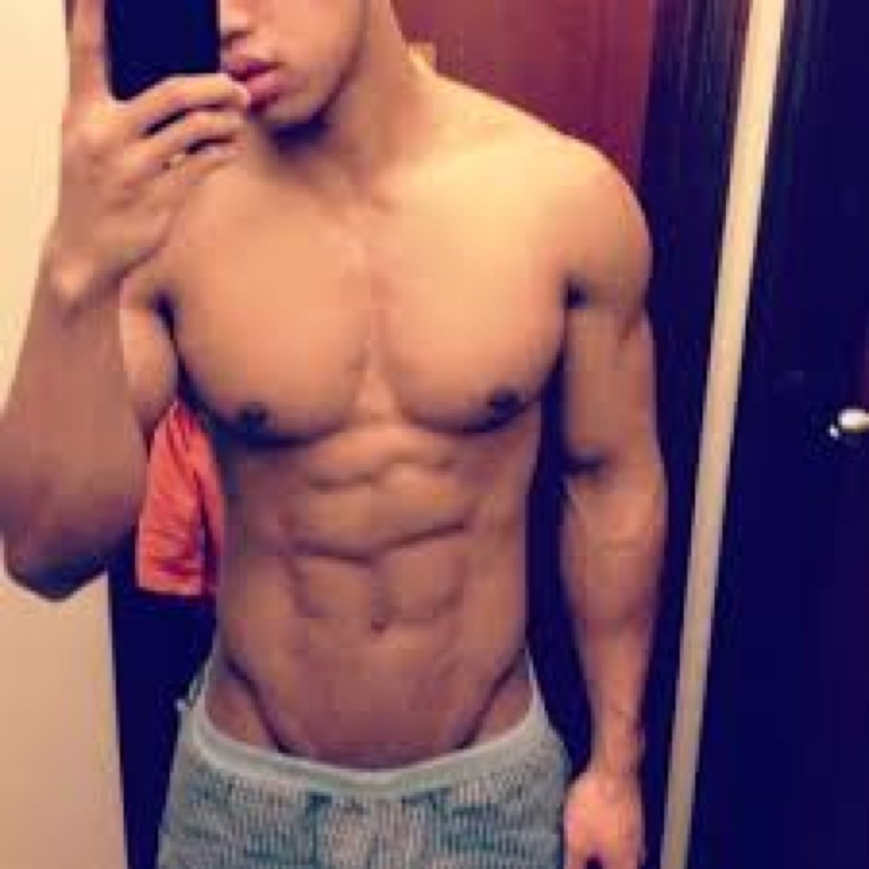 deesert2011's profile picture. 