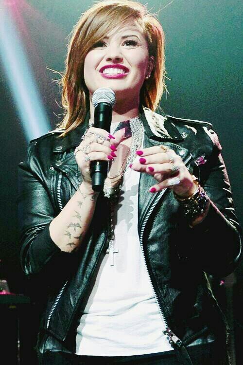 Fifth_Lovatic's profile picture. Demi and Fifth Harmony ruined my life. Met FIFTH HARMONY 8/8/13 Saw Fifth Harmony and Demi 2.17.14