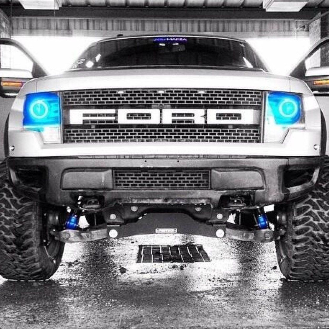 Follow for pictures of amazing Lifted Fords. Tag this account with pictures of your truck for retweets!! #Ford #Trucks