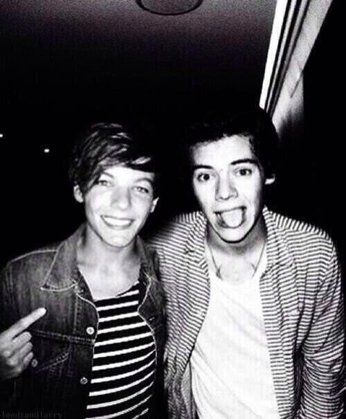 I'm giving u a free follow so please follow @harrynaps and have a nice day! x