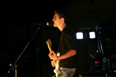 TomasMu97's profile picture. Forjado en millones de canciones y nacido para querer a la gente