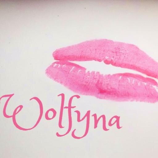 I'm a italian girl who loves make-up, if you also love make-up click on http://t.co/2LMXcEHXEl
