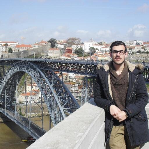 Güitarrista,entrenador de fútbol y fútbol-sala y estudiante...si pestañean se lo van a perder!