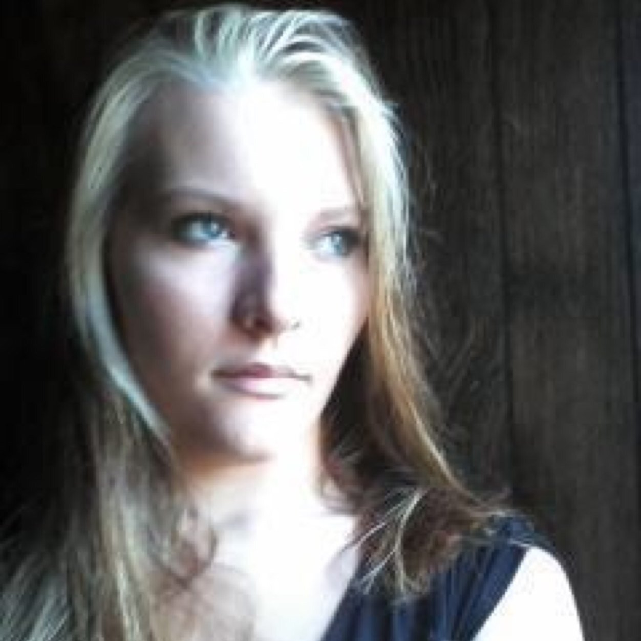Hi my name is Elizabeth Atchley some might no me as a brown. I'm happily married to Joshua Brian Atchley. Been married since October 2010 And a mother of 3:)