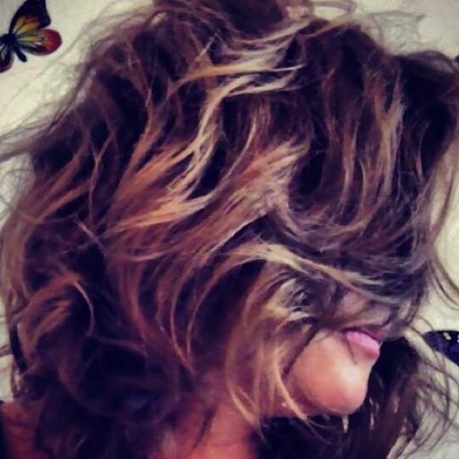 mayradeabreu's profile picture. Vestuarista análoga. No visto a Pachucos porque me caen gordo