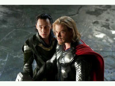 Dios del trueno. Hijo de Odín. Hermano de Loki, aunque a veces parezca adoptado. Formo parte de Los Vengadores. 《¿El siguiente?》 #MarvelRol.