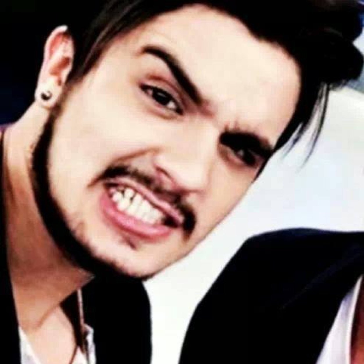 o segredo para alcançar é nunca desistir mesmo qe nos imponham limites pois nao existe impossivel para qem sonha!! LUAN RAFAEL