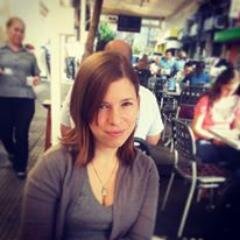 Politóloga, artista plástica, editora y escritora amateur. Mamá de Agustín. ♥️🦎🦎💙