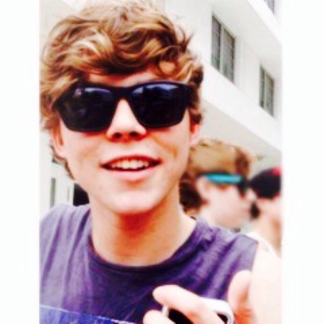 follow @5sosnewss for the latest updates on the boys! RT their dm tweets to Luke + band acc! #VOTE5SOS