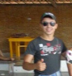 Flamenguista, Geminiano, Cinéfilo, Futebol.. E se tiver mais alguma coisa, depois atualizo. Ah! Mais uma coisinha, SIGO DE VOLTO #SEGUE?! 
Insta: @bru_santss 📷
