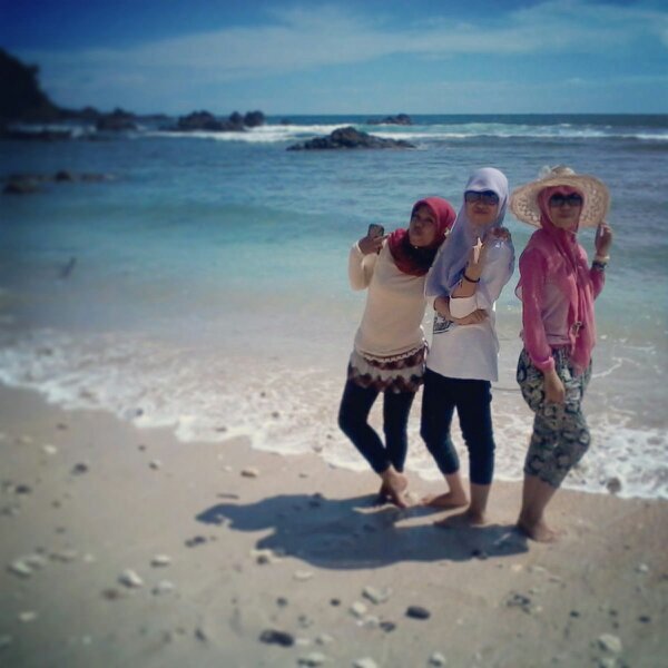 NaviahMila's profile picture. semua sudah ada yang ngatur