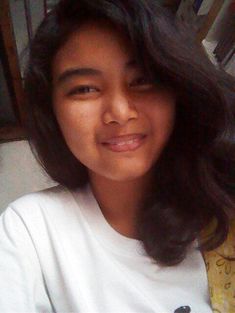 Vain. Swiftie. Loves pink. Friendly. Values and treasures friends. ♥