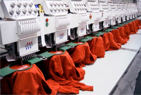 Banderas,estandartes bordados,uniformes empresariales,Gorras,estampados,bolsos,astas,cintas,uniforme de chef,sabanas,manteles / telf: 2307959