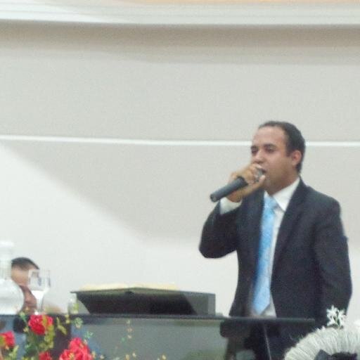 Teologo,Pentecostal,convertido ao cristianismo Protestante. Casado com a bela Luana Karina.