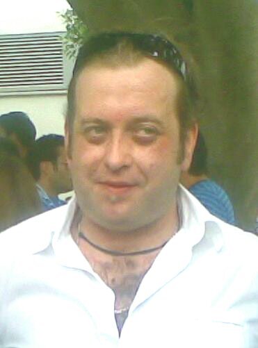 Agitador de masas profesional y en paro, aficionado a los toros y al flamenco