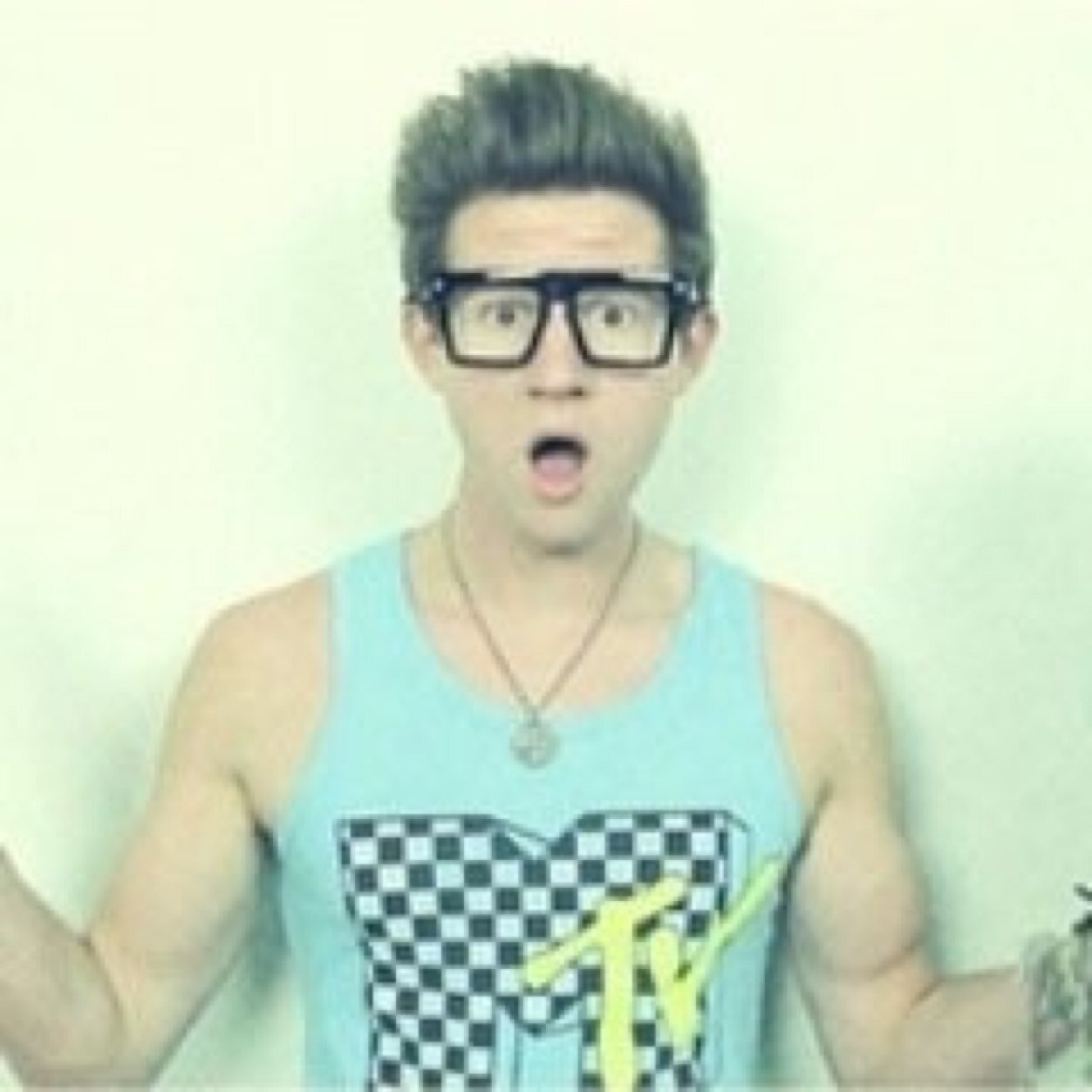 pacificricky's profile picture. leave me alone