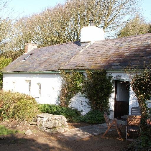 Holiday cottages in Pembrokeshire close to sea and coast path majority dog friendly