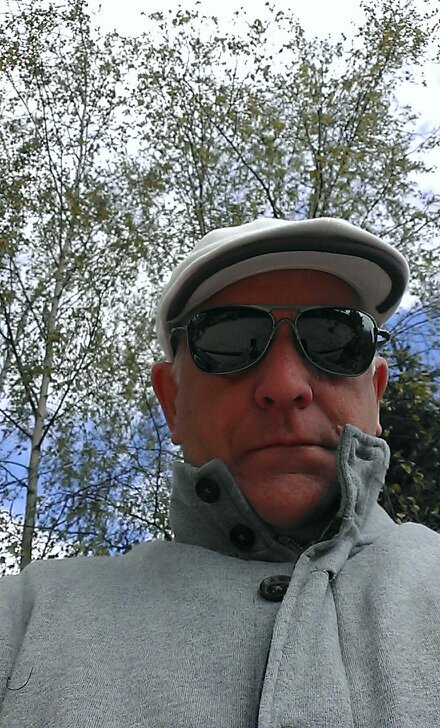 grumpy groundsman at posh school  likes all sport  60's 70's & 80 's music Syfi