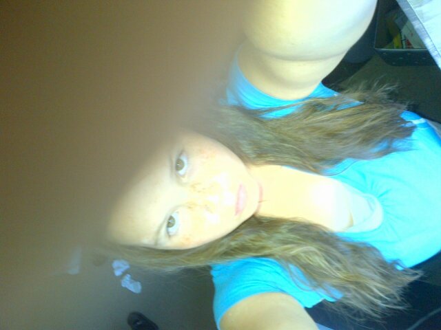 I'm a CraZy person , love hanging out wit friends / cute boys are my favrouite