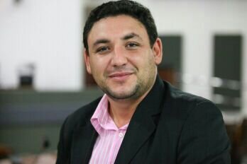 Sou Sergipano, mas Palmense de coração sou casado com a Pernambucana Aracely e tenho 2 Filhos Gabriel e Pedro.