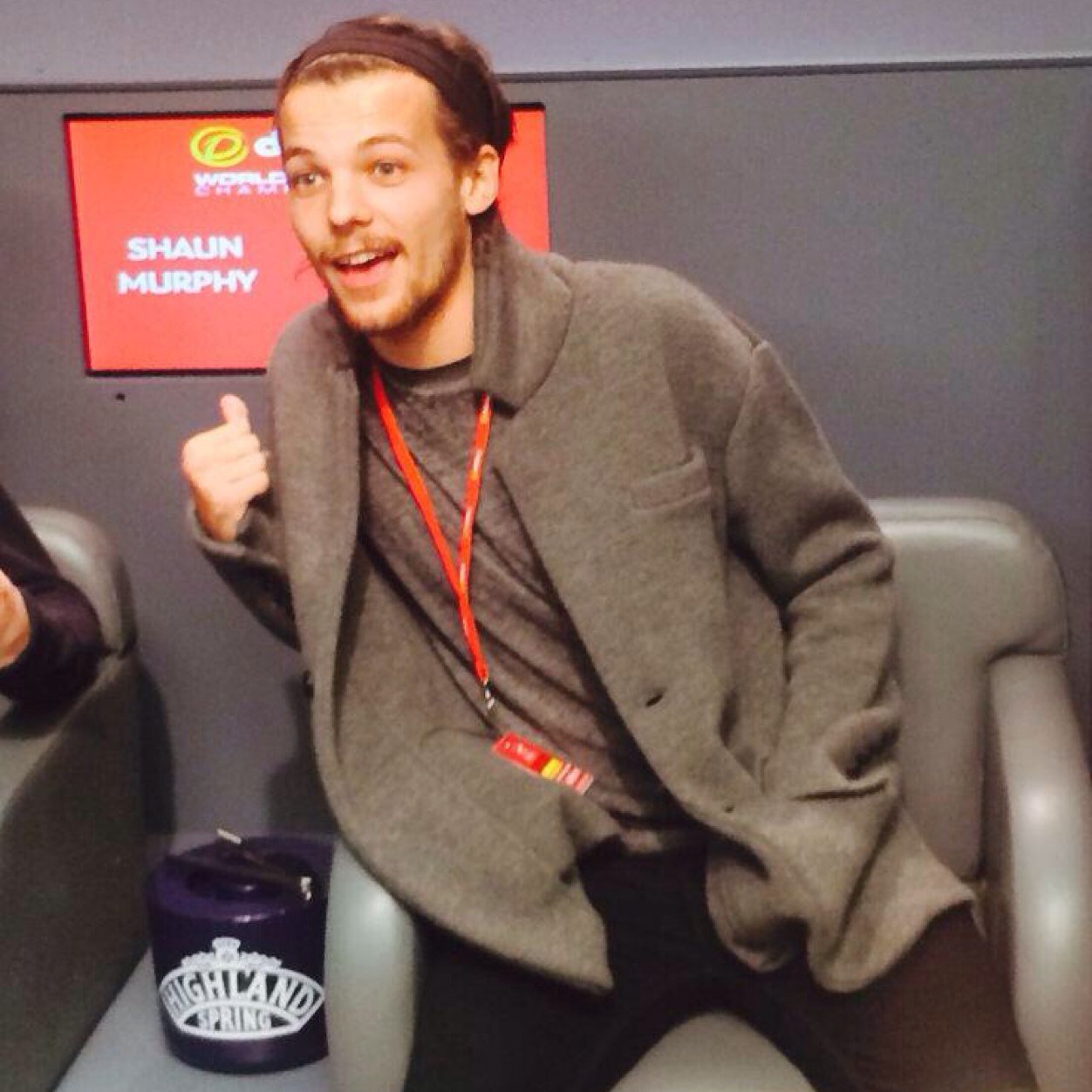 ♡Free follow!
Follow @peacocklouis if you'd like♡