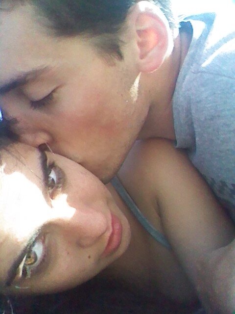 Estoi enamorada de lo mas preciado de mi vida enrique calatayud castillo:) me importas mi vida por eso te digo que te quedes siempre a mi lado:)TE AMO!