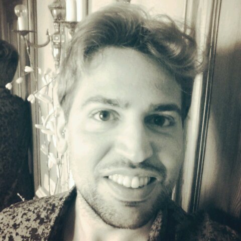 Musical actor ~ Singer ~ Journalist Juliodelavega.contact@gmail.com