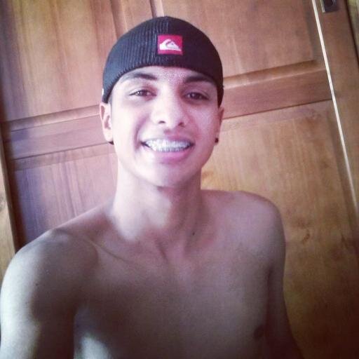 É a lei do chiclete se ela gruda eu piso memo ♫