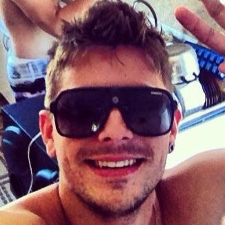 #RumoASérieA , Santa Cruz 3 , 20 Anos , Fã da @PaulaFernandes7 ! Técnico em Man.Automotiva ...