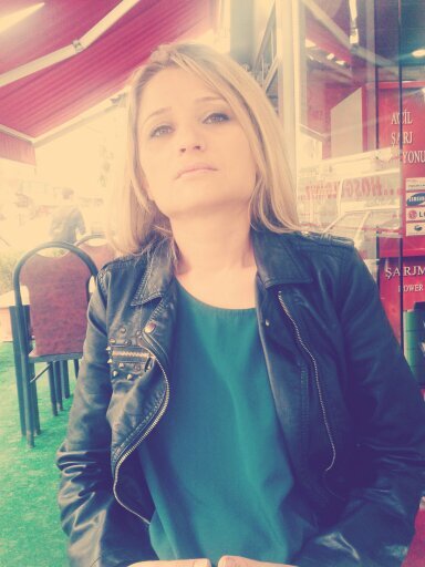 Başı uykudan kalkmayan neşeli insan:))