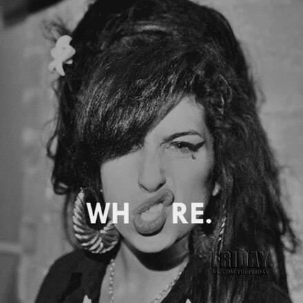 Un día destruyeron todo lo que era ahora soy una perra con mil demonios.
I'm not a Bitch I'm THE BITCH.