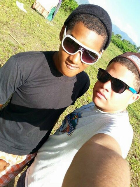 SOi Un PErsoNa humilDe qk NO Se CataLoga Por LAs OpinionEs DeE TOdo TiPOo De PErsoNa,  Mii HerManoO Bff @_DobleStylo :* JuntOs FOreVEr Y Klk :D