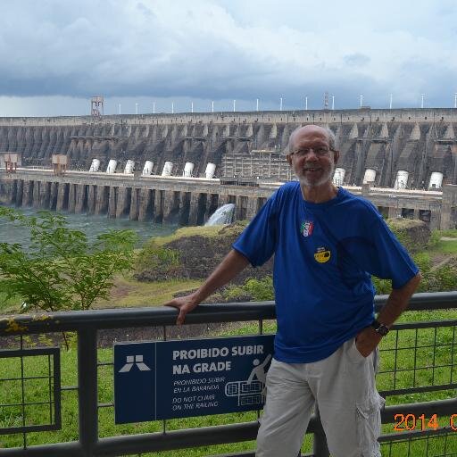 Matemático e Mestrado em Economia(UFRGS). Analista de Valores de Mercado/Consultor Financeiro. Professor Universitário(UCS-30 anos). Aposentado.