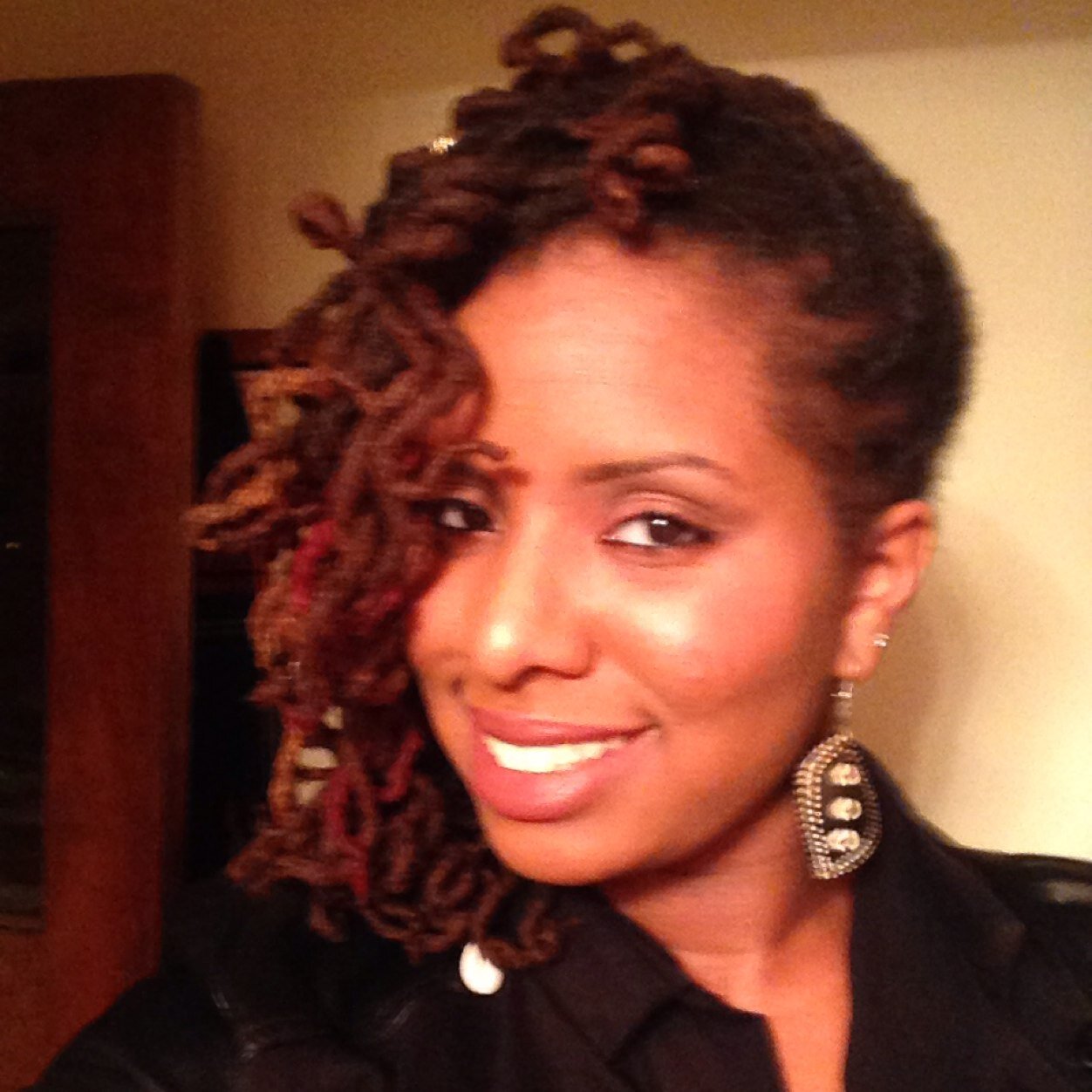 persnl_orbitz's profile picture. Life isn't about waiting for the storm to pass...it's about learning to dance in the rain