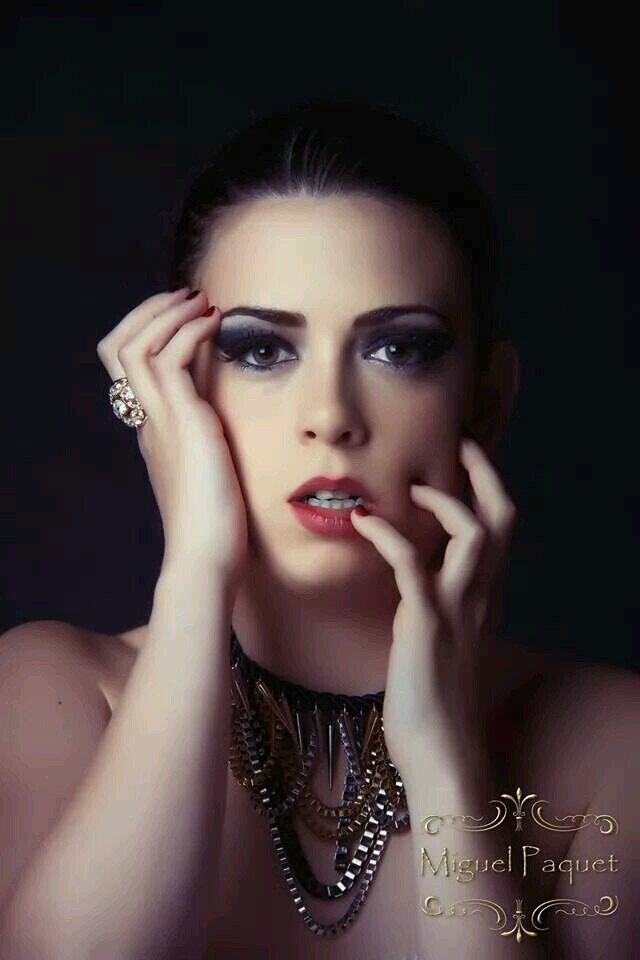 La vida es como un rompecabezas cada pieza tiene una razon , un lugar, un porque .No insistas en poner piezas donde no caben ...modelo cónsultar tarifas