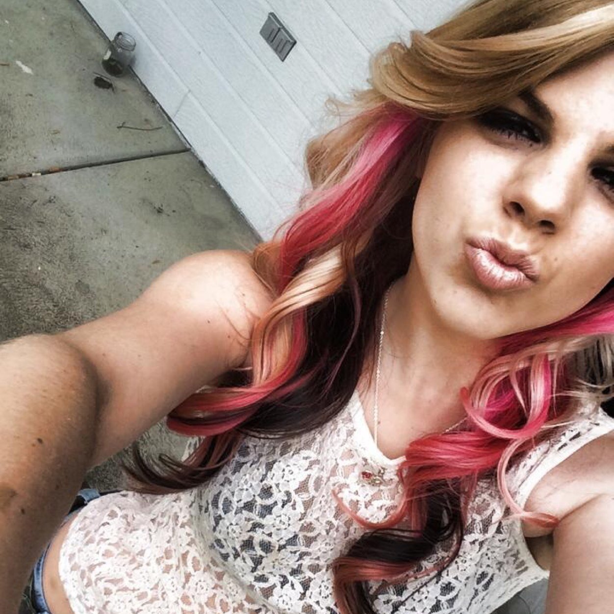 Haha basic bitches make me nervous i pay my basic bitches to pick the money i dropped tell em to buy sumthin nice ;)