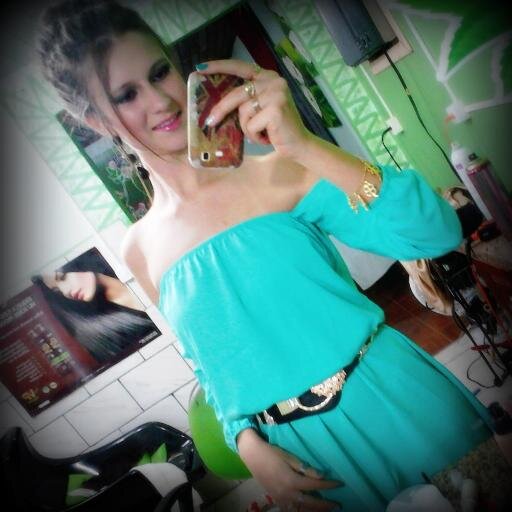 • A мєиiиa quє vivє иa яєaℓi∂a∂є ∂є uм мuи∂o chєio ∂є faиtasias..aquєℓa quє ∂єixou ∂є acяє∂itaя єм coиtos ∂є fa∂as мas quє aiи∂a acяє∂ita єм uм fiиaℓ fєℓiz..