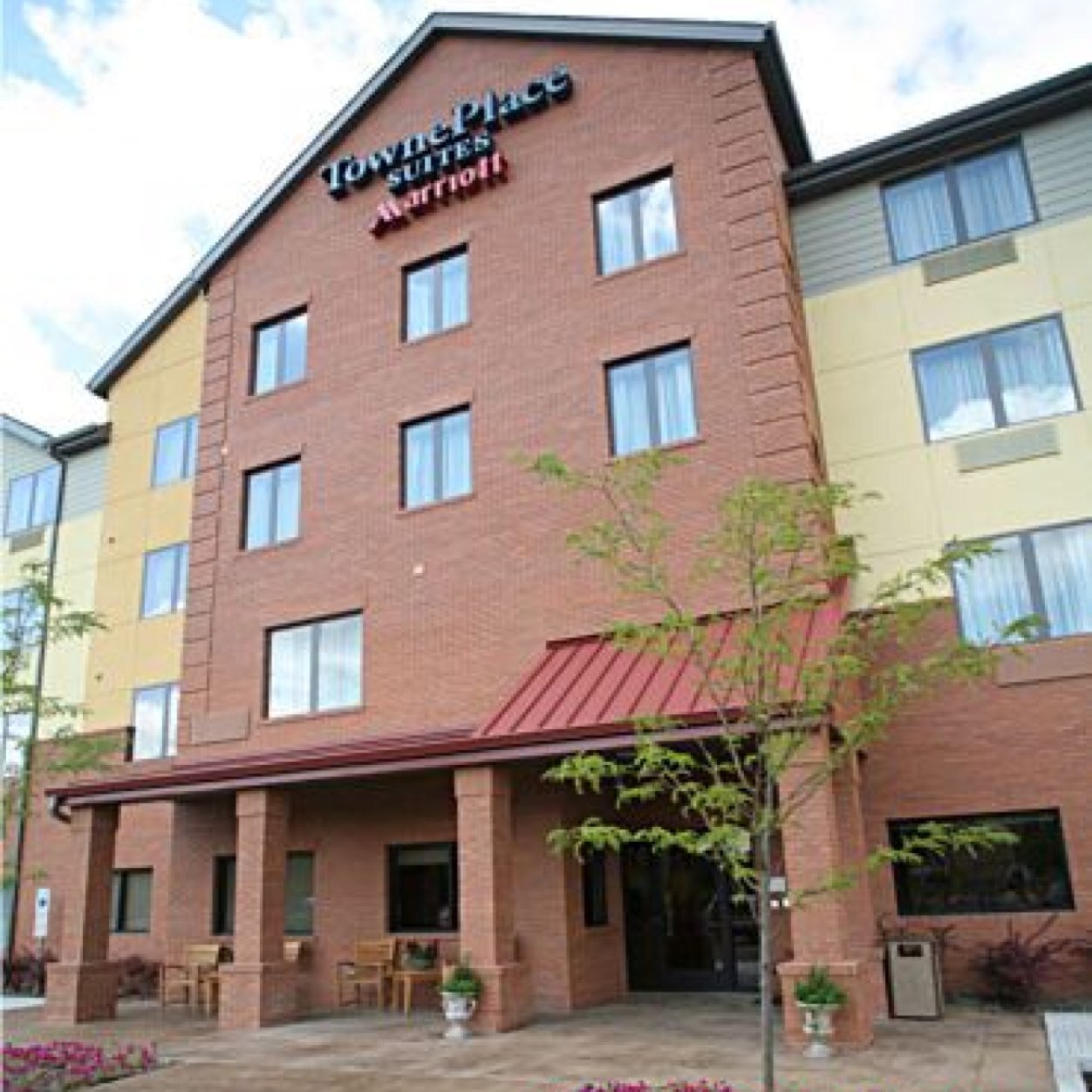 #Travel. Work. Play.TownePlace Suites® by #Marriott makes it easy to balance work, life and play with comfort and affordability you can depend on (814) 866-7100