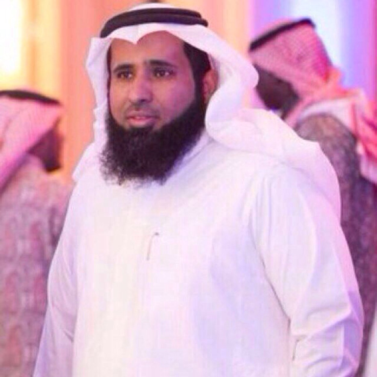 الشيخ عايض بن رفعان صاحب معاريف علي وهذا الحساب جعلته تعبير عن شكري له فمن لا يشكر الناس لا يشكر الله