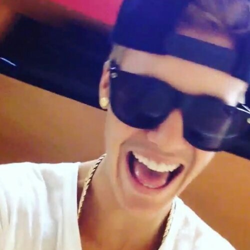 People see him as Justin Bieber the superstar,i see him as the boy strumming his guitar outside the Avon theater; Kidrauhl - My role model and inspiration.