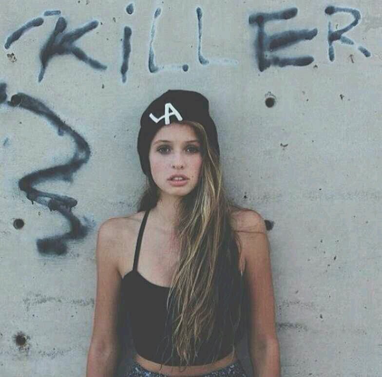 Aye! My name's Ember, or Em for short. And I like to cause trouble.#RP #Single