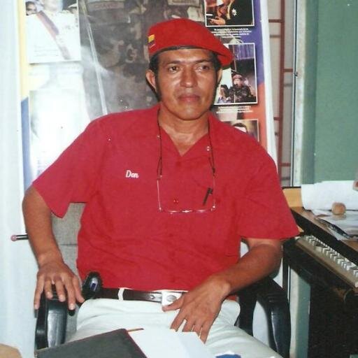 ABOGADO, METERIALISTA DIALECTICO, BOLIVARIANO Y CHAVISTA 100%.