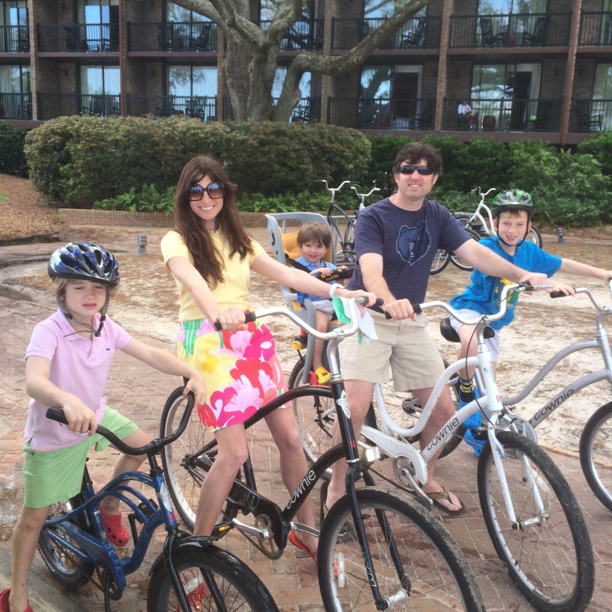 emilylhouse's profile picture. 