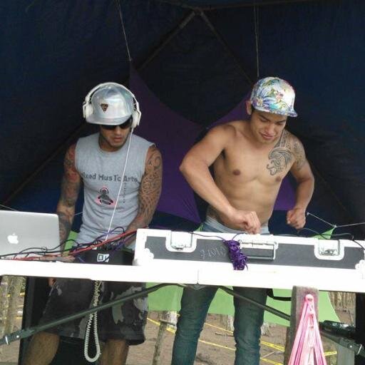 Nacido en Mexico D.F pero mayor parte de mi vida Xicotepec Puebla ha sido mi casa
Empeze el 6 de agosto del 2011 cn mi proyecto MMA o Mixed Music Arts