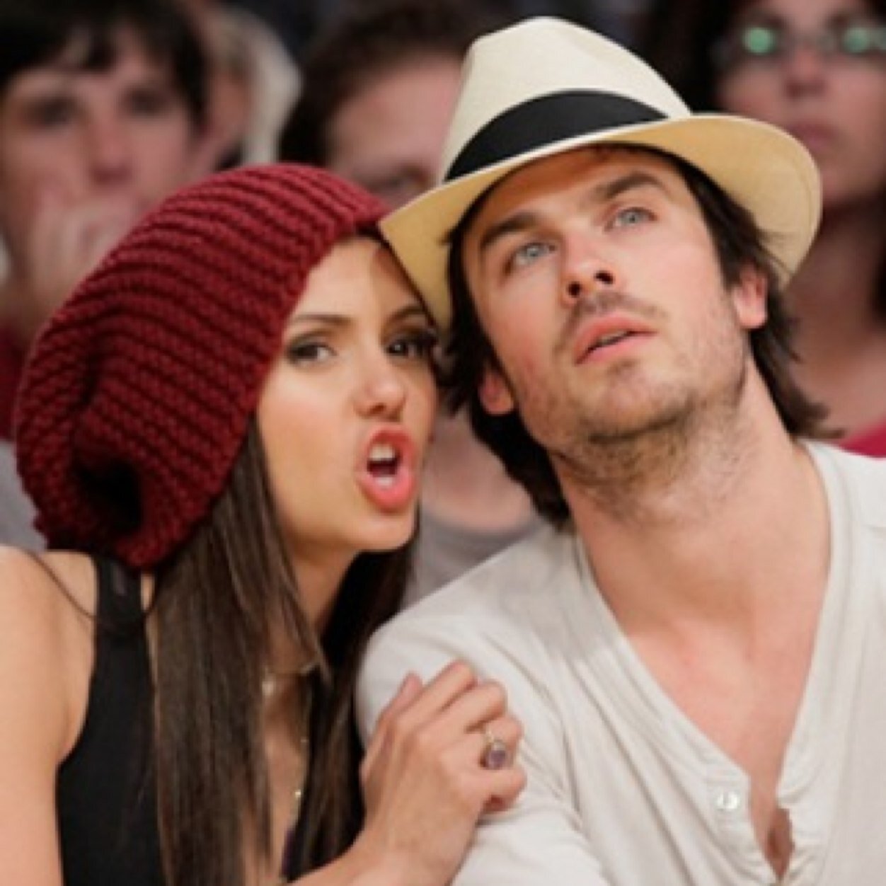 HP. TVD. NIAN. DELENA. RBR. PAULA PIMENTA | Gryffindor | Since: 08/01/2013 | Fiz o voto perpétuo,amarei Harry Potter até o fim da minha vida!