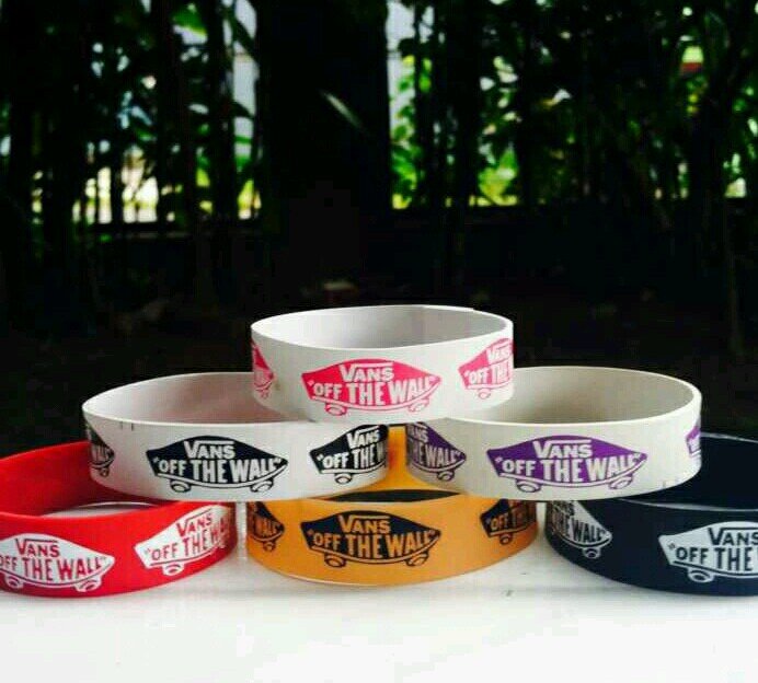 rpstorers's profile picture. ready stock bracelet vans berbagai warna. for more info? pin 740B6DCA/085795680075 thanks:)