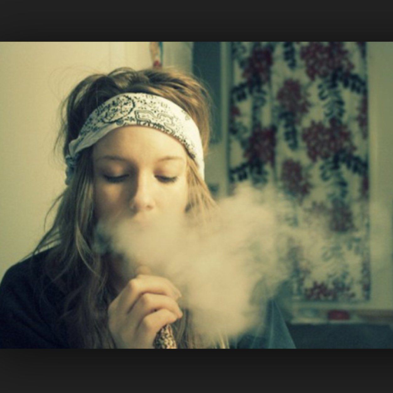 Good Vibes; Parody Account; #stonerfam Hippies & Stoners always welcome.* *#PositiveVibreations for a shoutout!* 

Kik: posVIBErations
