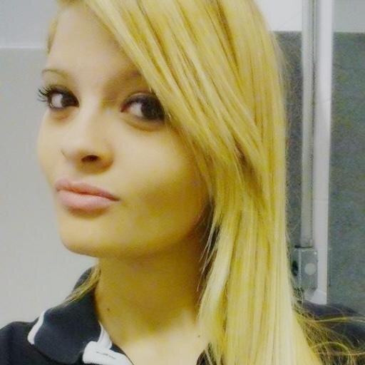 É necessário um minuto para sentir afeto por uma pessoa, uma hora para gostar dela, e um dia para amá-la, mas é preciso uma vida inteira para esquecê-la.